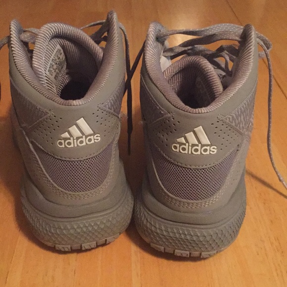 Adidas basketball shoes - Picture 3 of 4
